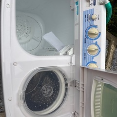 HITACHI二層式洗濯機の画像