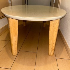 折りたたみテーブルの画像