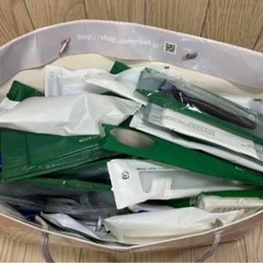 ホテルアメニティ　大量　大きいダンボールに敷き詰めますの画像