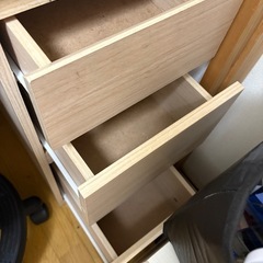 ナチュラル木製デスク 引き出し付き 回転チェアの画像