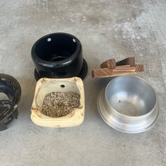 無料で差し上げます。釜飯容器セット　大量の未使用カエン付きの画像