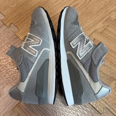 new balance グレー スニーカー　18cmの画像