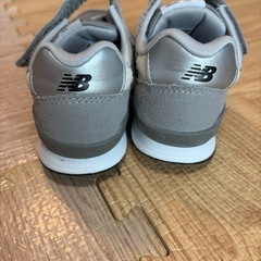 new balance グレー スニーカー　18cmの画像
