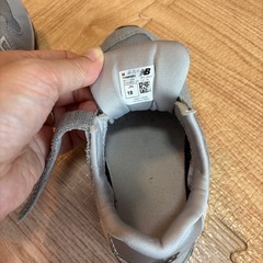 new balance グレー スニーカー　18cmの画像