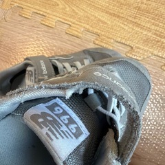new balance グレー スニーカー　18cmの画像