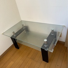 ガラステーブルの画像