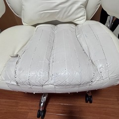 ゲーミングチェア しろ白の画像