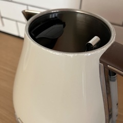 デロンギ　電気ケトル(型式:KBOV1200J)の画像