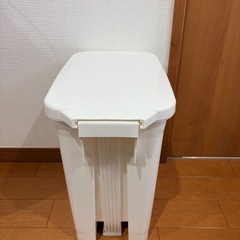ゴミ箱の画像