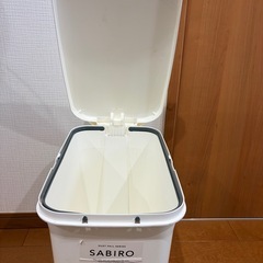 ゴミ箱の画像