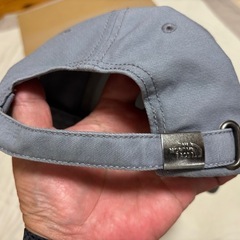 引取のみザノースフェイスキャップグレー洗濯済みの画像