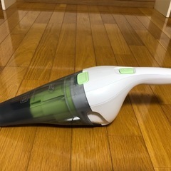 BLACK+DECKER ハンディークリーナー乾湿両用の画像
