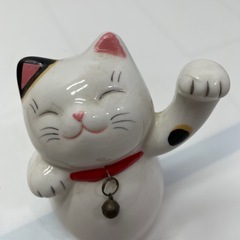招き猫の置物の画像
