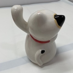 招き猫の置物の画像