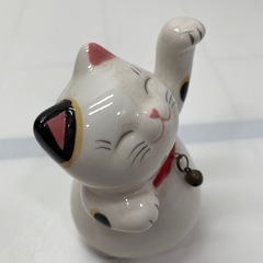 招き猫の置物の画像