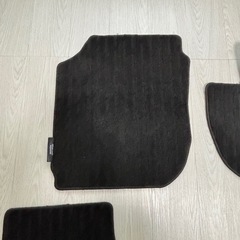 ホンダ　RUヴェゼル純正　フロアマットの画像