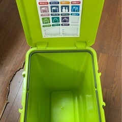 【無料】45L プラスチック製ゴミ箱／フタ付き／引っ越しのための画像