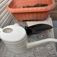 植木鉢、土の画像