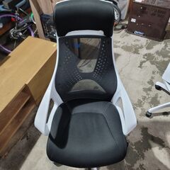 ニトリ オフィスチェア W650×D680×1160-1260mm ホワイト/ブラック系 25j菊DOの画像