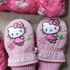 ９０㌢スノーウェア　と　手袋の画像