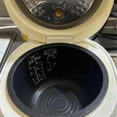 【お譲り先決定】TOSHIBA 炊飯器　3合炊きの画像