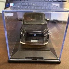 非売品トヨタ ヴォクシー1/30 カラーサンプルミニカー 新品220 ブラックの画像