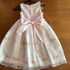 子ども服、ドレスの画像