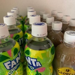 ファンタ　メロンソーダ　500ml 10本とジョージア　カフェラテ500ml  10本の画像