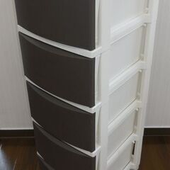 【直接引き取りのみ】 5段プラスチック収納ケース ブラウン/ホワイト R7-0001の画像