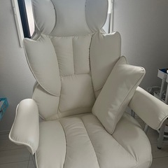 デスクチェア 
ゲーミングチェアの画像