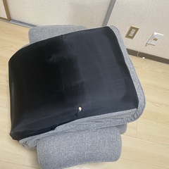 肘掛け付き回転座椅子の画像