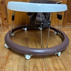 赤ちゃん用歩行器の画像