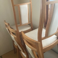 ダイニングテーブルと椅子の画像