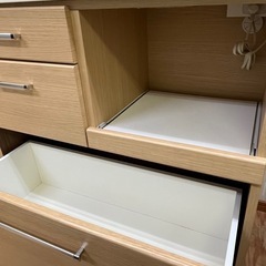 激安家具!! ニトリ キッチンボード RIPE-90KBS-NA 食器棚 キッチン収納 最下段引き出しレール少し難ありの画像