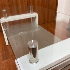 美品ガラスローテーブルの画像