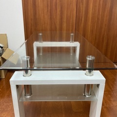 美品ガラスローテーブルの画像