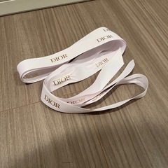 DIOR 箱と試供品の画像