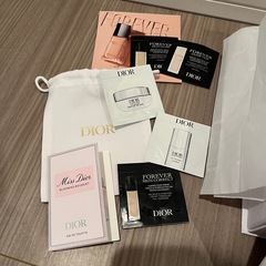 DIOR 箱と試供品の画像