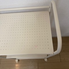 キャスター付ラックの画像