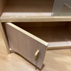 キッチン／小さめの食器棚　収納棚の画像