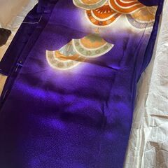 未使用品しつけ糸つき 光沢のある上品な紫色の訪問着の画像