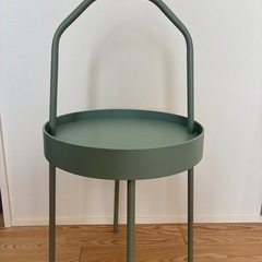 IKEAサイドテーブルの画像