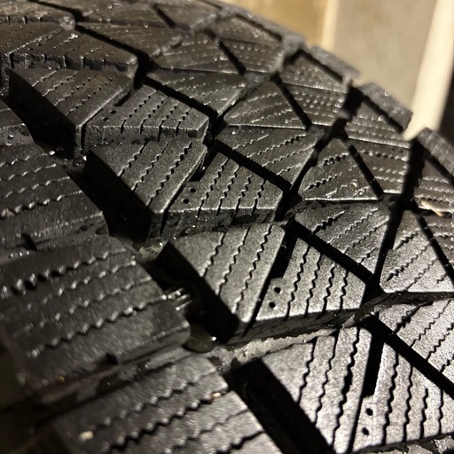 B-50 タイヤ 中古 BRIDGESTONE STUDLESS BLIZZAK DM-V2 215/70R16 