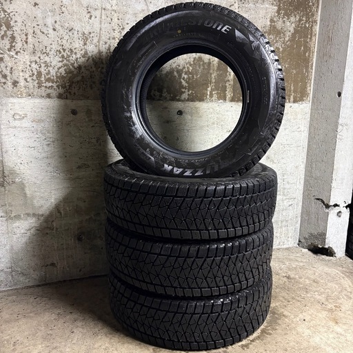 B-50 タイヤ 中古 BRIDGESTONE STUDLESS BLIZZAK DM-V2 215/70R16