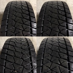 B-50 タイヤ 中古 BRIDGESTONE STUDLESS BLIZZAK DM-V2 215/70R16 の画像