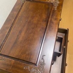 アンティークチェストの画像