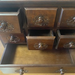 アンティークチェストの画像