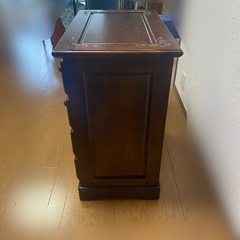 アンティークチェストの画像