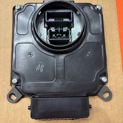新品トヨタヴェルファイアヘッドライトコンピューター81056-58480の画像