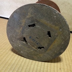 古い丸椅子の画像